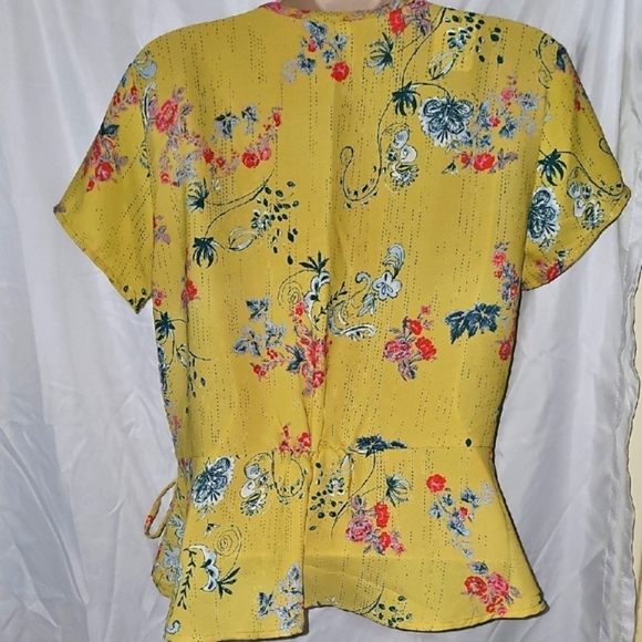 Elegant Floral Wrap Blouse in Yellow.   4 - Picture 6 of 7